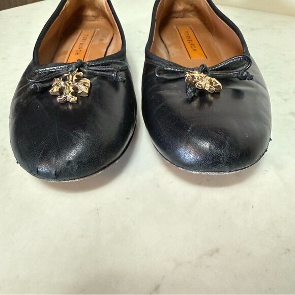 Tory Burch Women's Black Tory Charm Ballet Flat, Goat Leather - size 9 - Picture 5 of 9